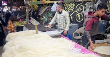 كنافة بلدي وقطايف.. شاهد أجواء رمضان وفرحة المواطنين بشوارع الدقهلية