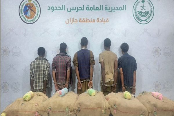 القبض على (5) مخالفين في جازان لتهريبهم (100) كجم "قات"