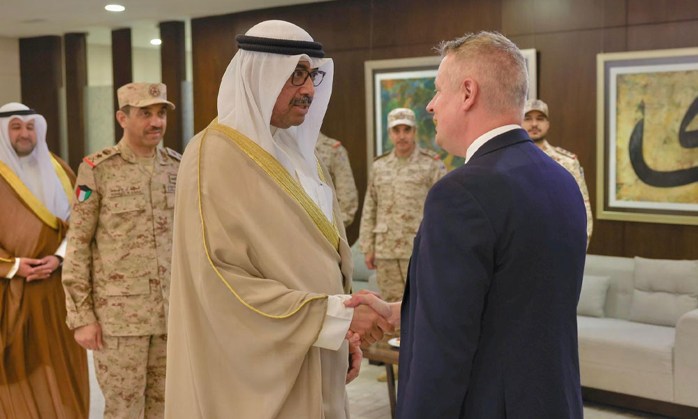 وزير الدفاع يبحث مع وزير الدولة لشؤون الجاهزية والصناعة الدفاعية لدى وزارة الدفاع البريطانية التعاون المشترك