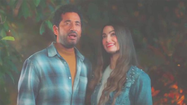 عمرو سعد وتارا عماد يغنيان "حاجة غريبة" لعبدالحليم حافظ وشادية في "إفراج"