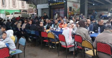 أحمد شيبه ينظم مائدة مائدة الرحمن فى القبارى بالإسكندرية