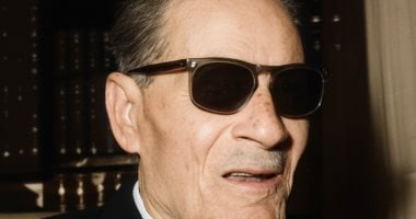 سعيد الشحات يكتب: ذات يوم.. 16 فبراير 1955..الدكتور طه حسين يكشف للشاعر كامل الشناوى عن مشاعره أثناء طوافه حول الكعبة بمكة ووقوفه أمام قبر الرسول عليه السلام فى المدينة المنورة