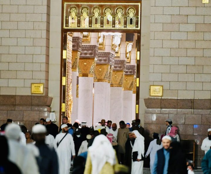100 باب في المسجد النبوي تحكي عناية المملكة وأصالة العمارة مع دقة التقنيات الحديثة