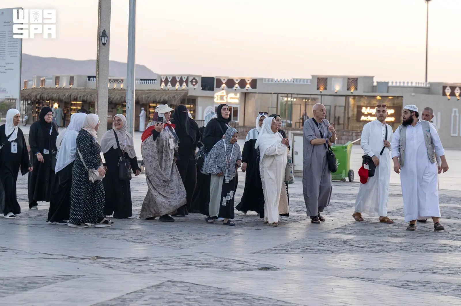 موسم ما بعد الحج.. زوار المدينة المنورة يتوافدون على المعالم الإسلامية والتاريخية