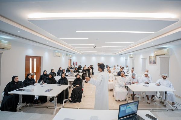 بمشاركة 50 شابًّا وشابة.. إطلاق برنامج الاستدامة والطاقة المتجددة بولاية صحار