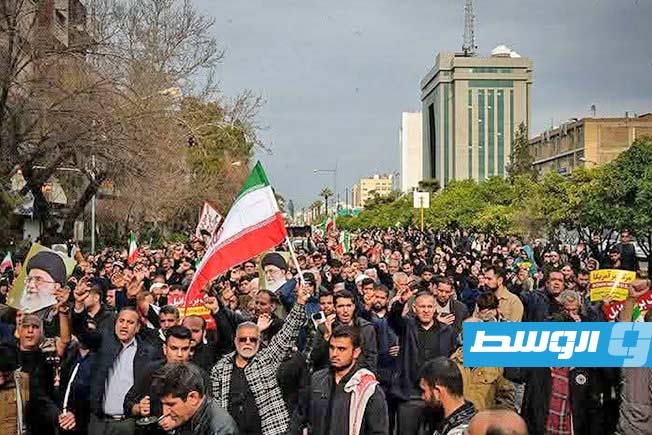 بالصور.. حشود في جنوب إيران تطالب بالثأر لمقتل خامنئي