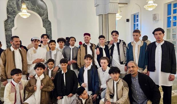ليبيون يؤدون صلاة عيد الفطر بمسجد الدعوة الإسلامية في مالطا