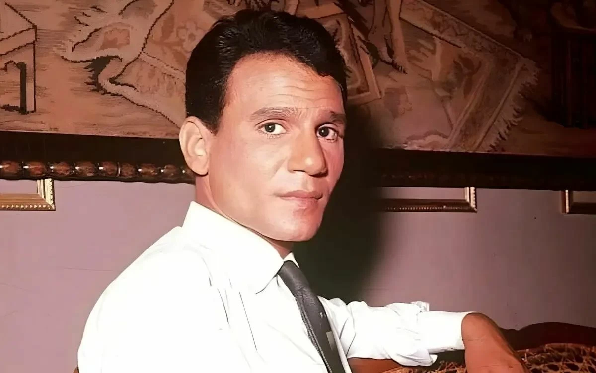 «العندليب» يعود إلى المسرح