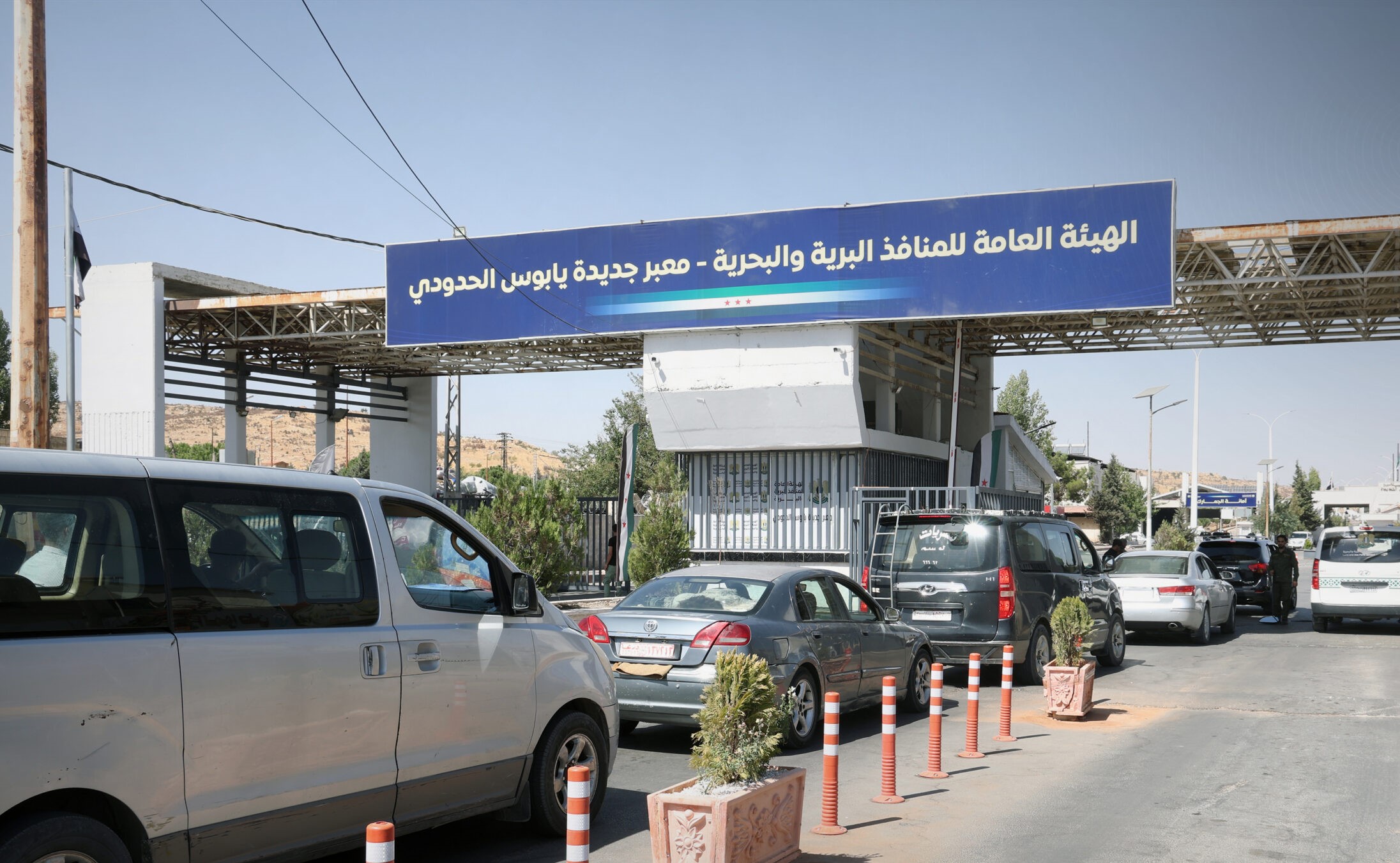 جيش الاحتلال ينذر بإخلاء منطقة معبر المصنع على الحدود اللبنانية مع سوريا