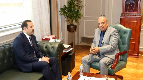 ربط مشروعات طاقة شمسية وبطاريات تخزبن قدرة 2324 ميجاوات على الشبكة بنجع حمادي والواحات