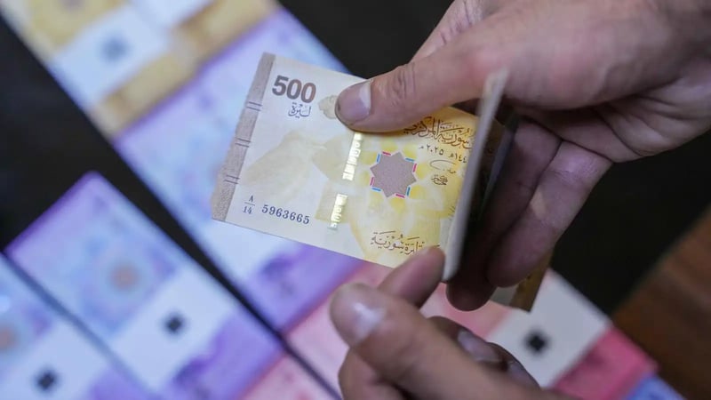 وزير المالية يعلن شمول الزيادات جميع الجهات.. رواتب ومعاشات أعلى بتمويل ذاتي