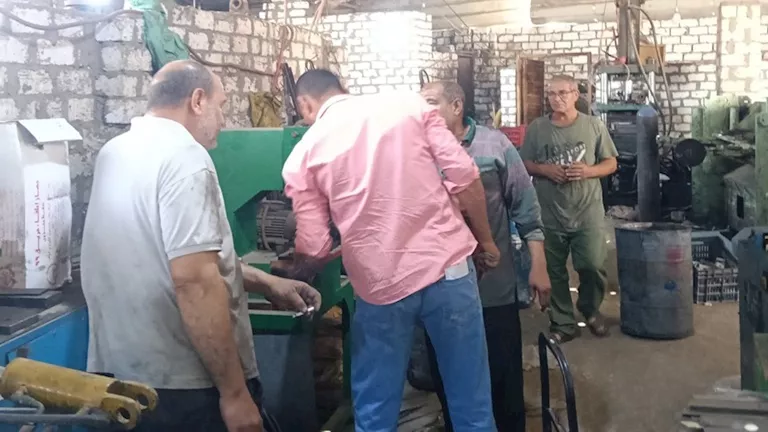 بدون ترخيص.. ضبط مصنع قطع غيار معدنية خلال حملة ببني سويف