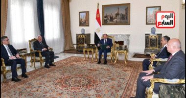 الرئيس السيسي يؤكد دعم الحلول السلمية وتعزيز الآلية الثلاثية بشأن ليبيا