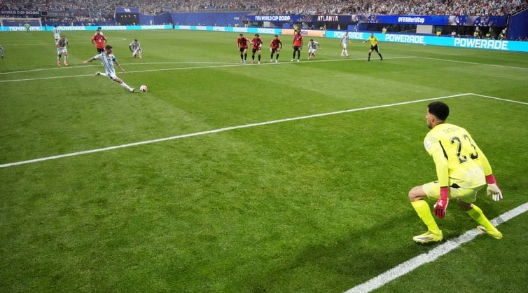 مصطفى شوبير حارس مرمى مصر يضاعف الرقم القياسي السلبي لميسي في كأس العالم