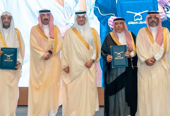 محافظ الأحساء يرعى الحفل الختامي لجمعية قبس ويكرّم حفظة كتاب الله والفائزين