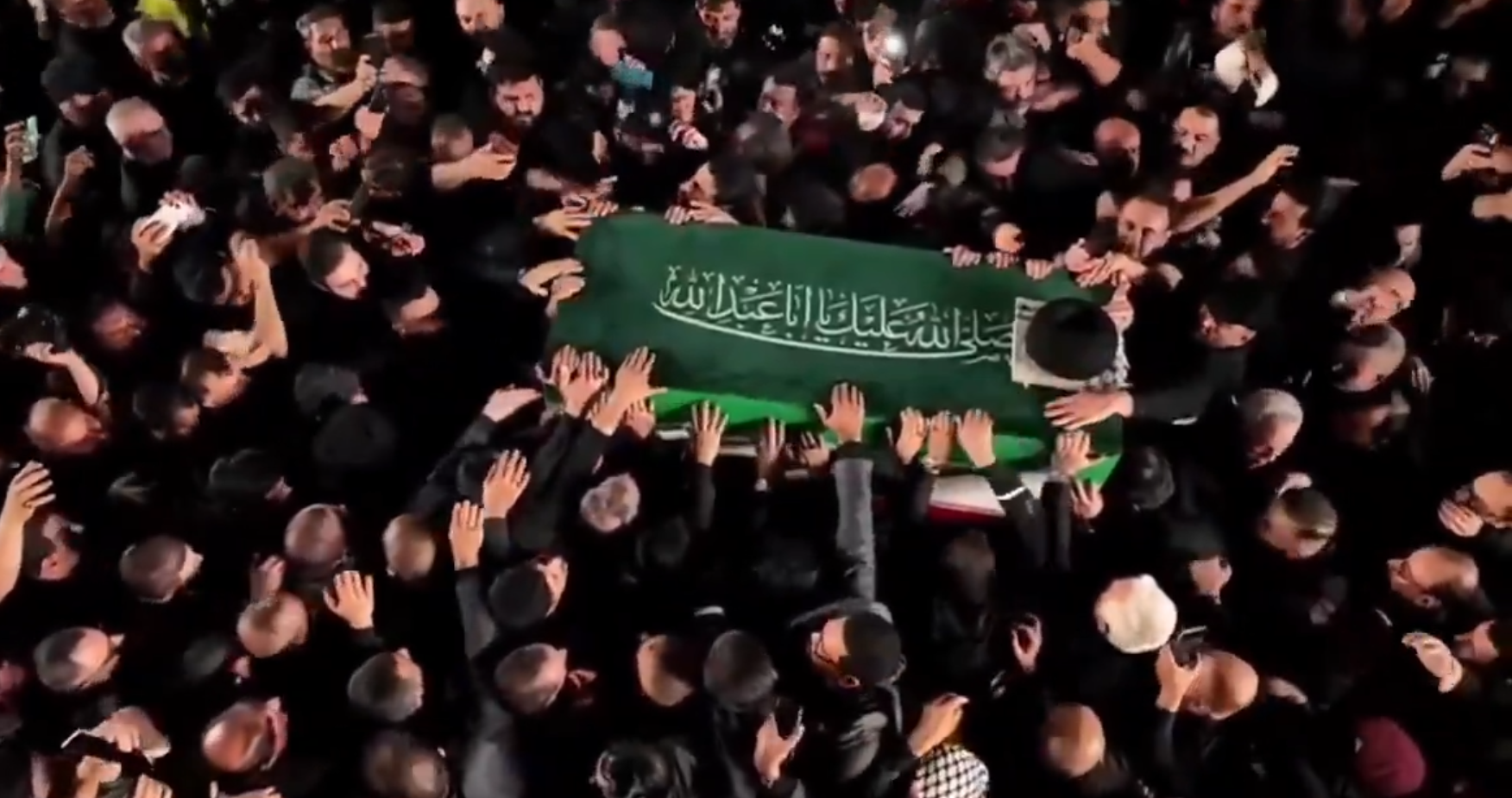 جثمان خامنئي يصل الى النجف تمهيداً لمراسم تشييعه