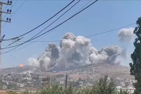 غارات إسرائيلية عنيفة على 20 بلدة بجنوب لبنان
