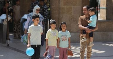 ملاهى وبلالين.. العائلات والأطفال يحتفلون بثالث أيام العيد فى حديقة الأزهر