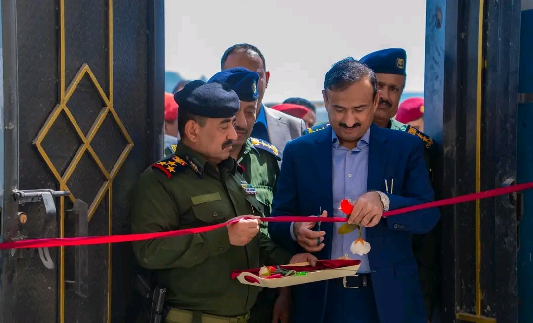 محافظ شبوة ومدير عام الشرطة يدشنان مبنى إدارة الشرطة النسائية بشرطة المحافظة