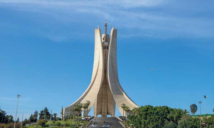 عزلة الكاتب الجزائري
