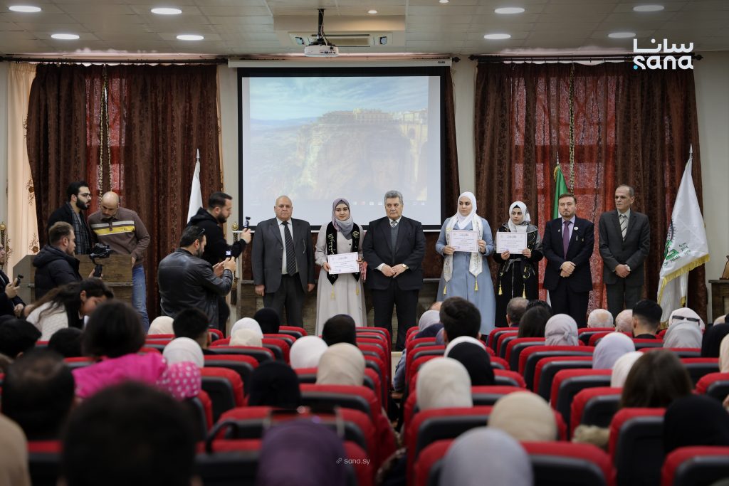 تكريم الفائزين بمسابقة الكتب المسموعة والخريجين الأوائل بجامعة حماة