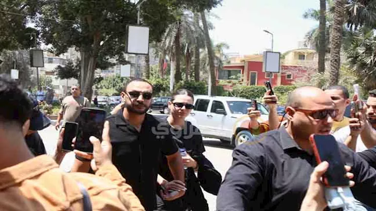جنازة والد منة شلبي تشهد ظهور أحمد خالد صالح وهنادي مهنا