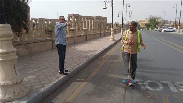رئيس مدينة الأقصر يتابع رفع كفاءة الزراعات بكورنيش النيل