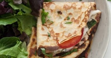 سحور 20 رمضان.. طريقة عمل كريب شوفان بالجبنة والخضار