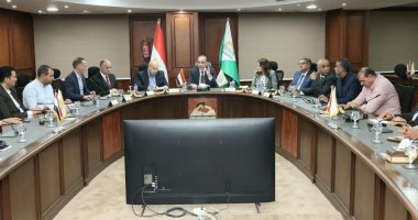 محافظ الجيزة لرؤساء الأحياء: التصدى لمخالفات البناء واجب يومى