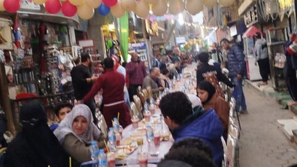 أهالي إسكو وعزبة البكري بالقليوبية يجتمعون على مائدة إفطار جماعي