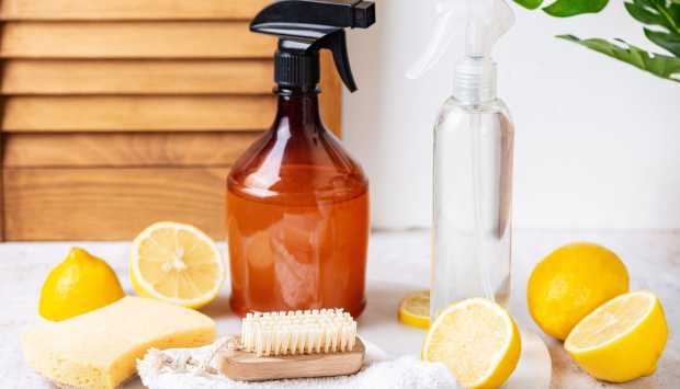 طرق طبيعية غير مكلفة لتنظيف المنزل قبل العيد