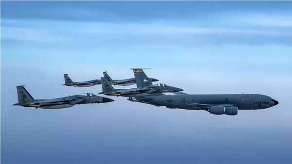 تفاصيل جديدة في واقعة اقتراب طائرتين أمريكيتين من حدود إيران