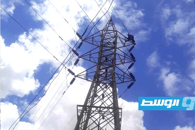 عودة الكهرباء بعد إصلاح عطل بدائرة العويلية اسطاطا في بنغازي