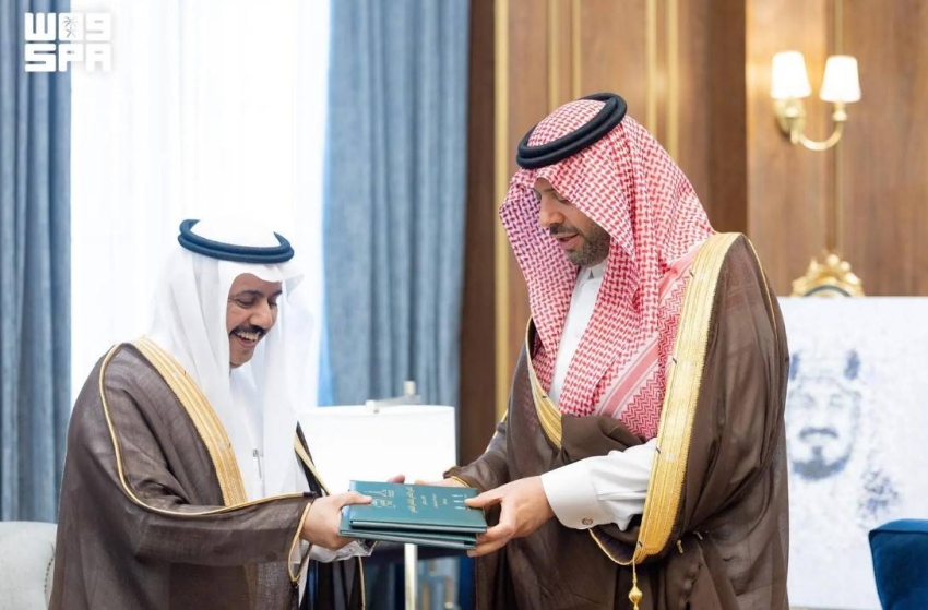 فيصل بن خالد بن سلطان يتسلّم تقريرًا عن الملتقى العلمي بجامعة الحدود الشمالية