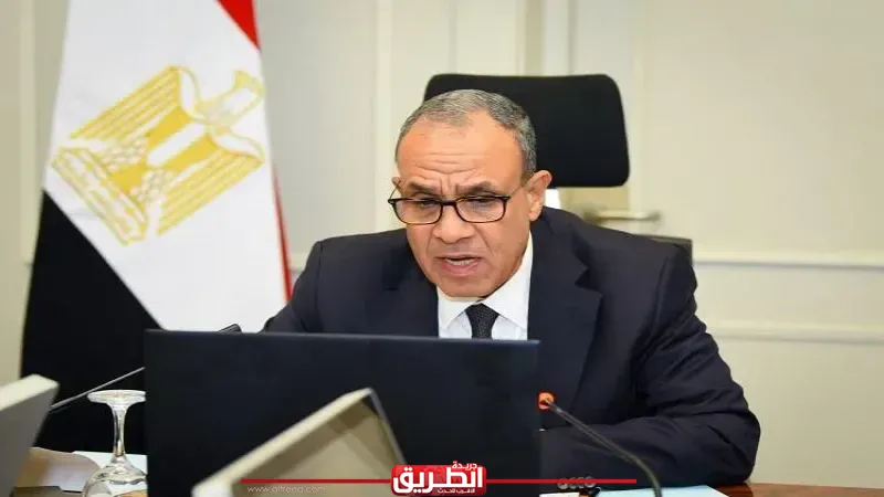 وزير الخارجية يطمئن على أوضاع الجاليات المصرية في دول الخليج العربي والأردن الشقيقة