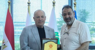 أبو ريدة يجتمع بمجدى عبد الغنى رئيس جمعية المحترفين لتعزيز سبل التعاون