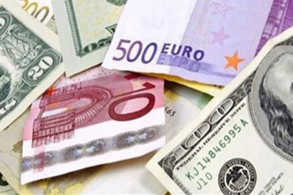 ارتفاع الدولار وسط ترقب محادثات تهدئة التوترات في الشرق الأوسط