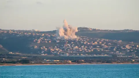 4 قتلى و33 جريحاً في غارة إسرائيلية على جنوب لبنان