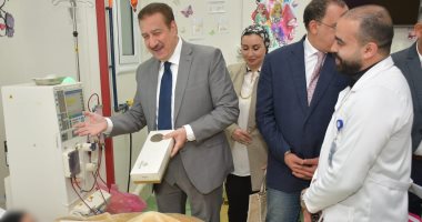 محافظ بورسعيد يزور مستشفيات المحافظة ويقدم التهنئة والعيدية وكحك العيد للمرضى