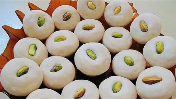 طريقة عمل الغريبة الناعمة بالفستق بمقادير مضبوطة