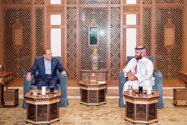 ولي العهد والرئيس المصري يبحثان الملفات الإقليمية والدولية