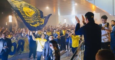 جماهير النصر تستقبل الفريق ورونالدو يرد: أنتم الأفضل