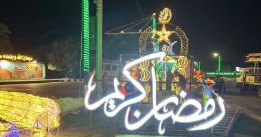 رئاسة مركز الخارجة تستعد لرمضان بأضواء وزينة فى الشوارع والميادين