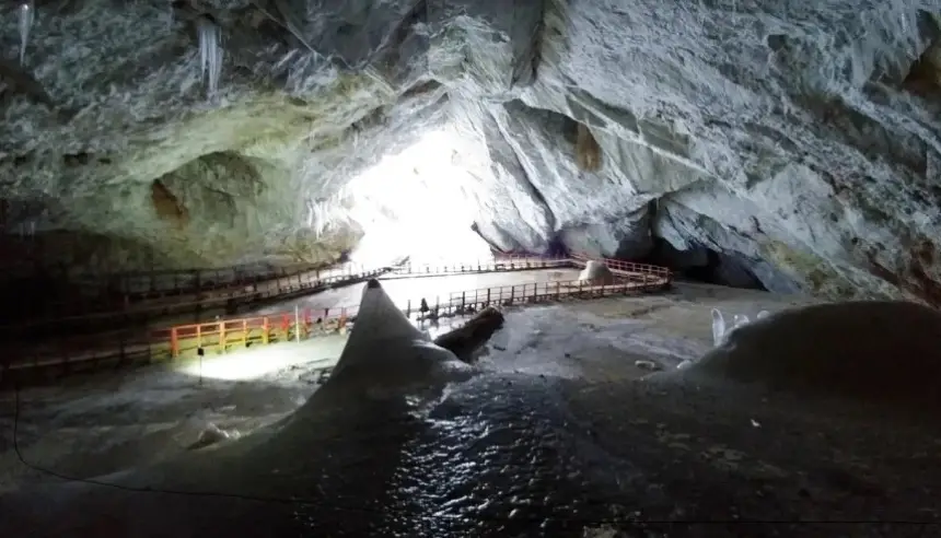 بكتيريا عمرها آلاف السنين تتحدى أقوى المضادات الحيوية وتثير قلق العلماء