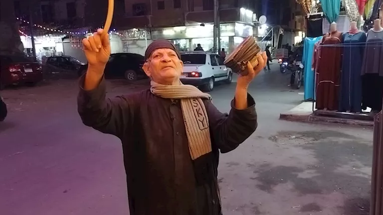 حكاية "عم سنجام" آخر مسحراتي من زمن الطيبين بالمنيا