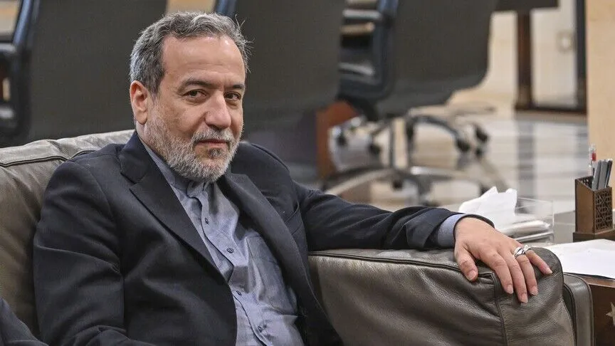 مباحثات إيرانية–عُمانية في العاصمة مسقط لتعزيز أمن الملاحة في مضيق هرمز