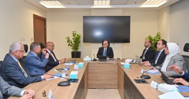 وزير الاستثمار والتجارة الخارجية يجتمع بمسئولى شركات السكر لبحث وضع السوق