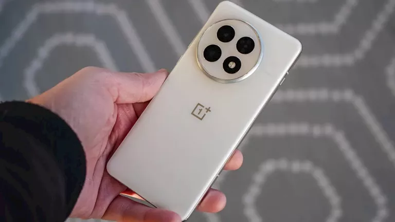 OnePlus تطلق أحد أفضل الهواتف الذكية