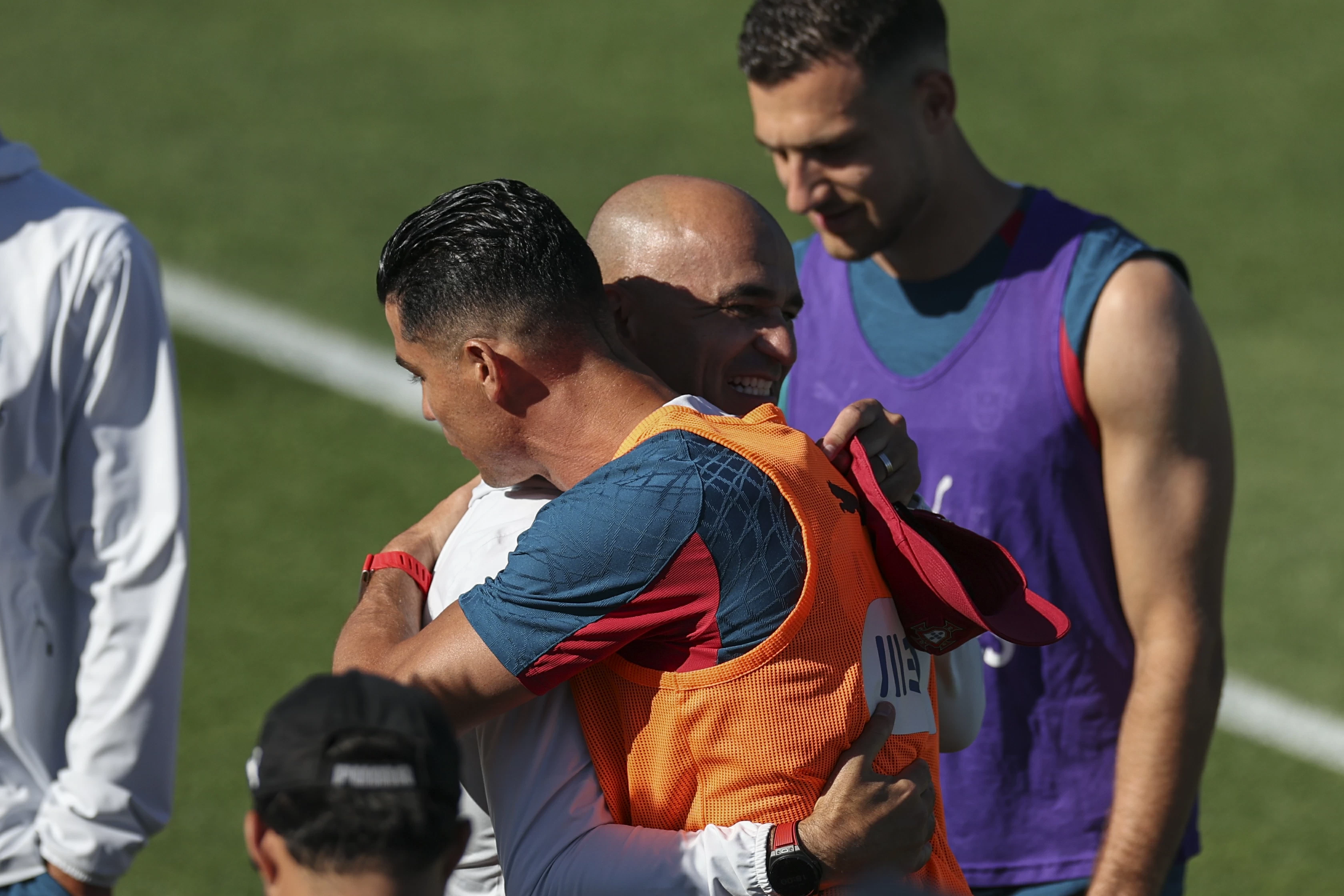 رونالدو يمهد الطريق.. «مارتينيز» على أعتاب النصر