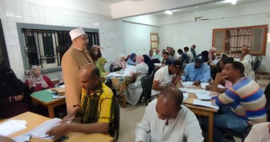 قيادات منطقة الأقصر الأزهرية يتابعون أعمال تصحيح الشهادتين الإبتدائية والإعدادية